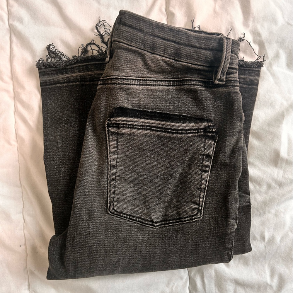Good American Charcoal Frayed Hem Jeans